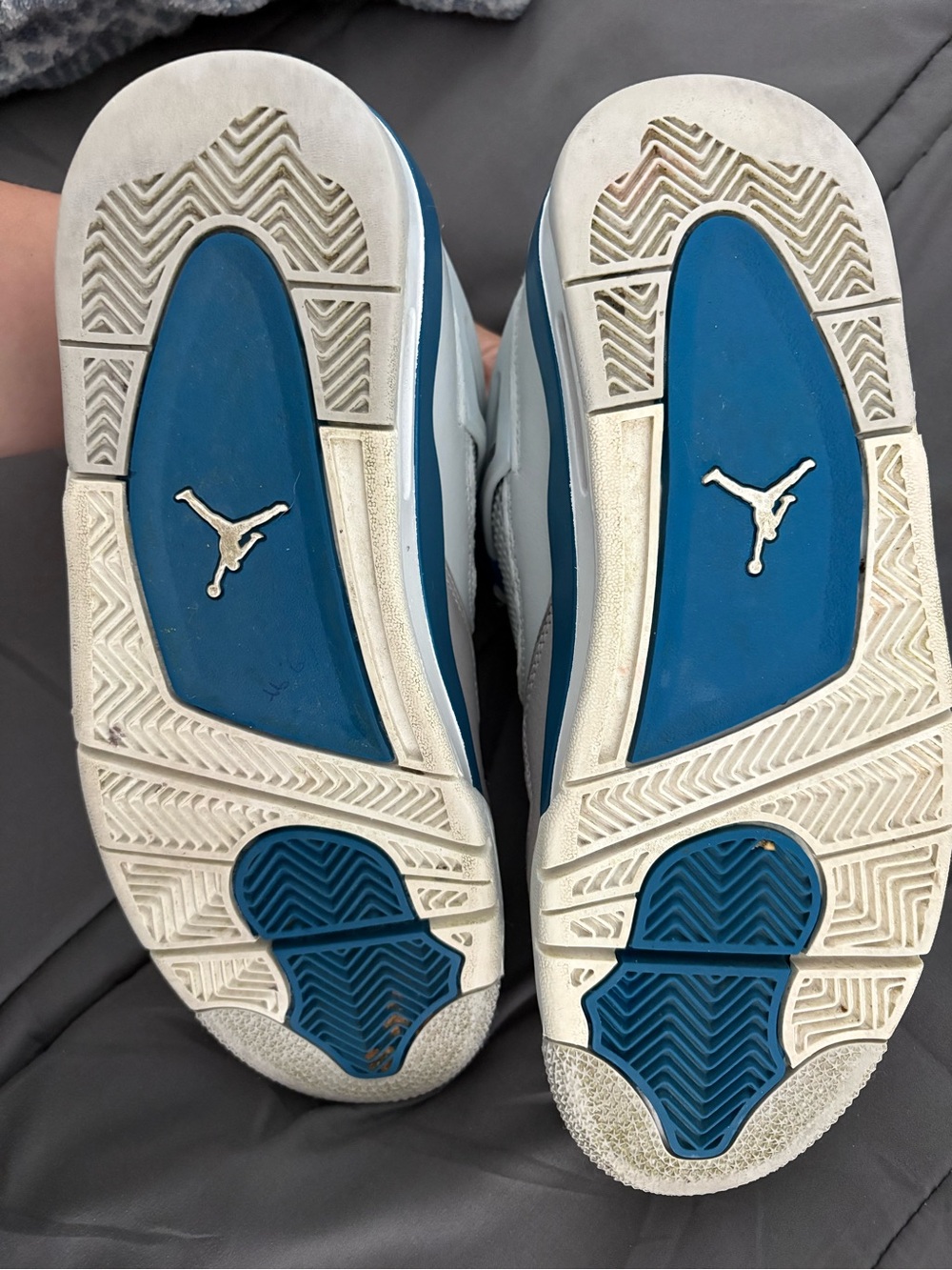 Jordan military 4’s size 6.5 youth - Picture 6 of 7